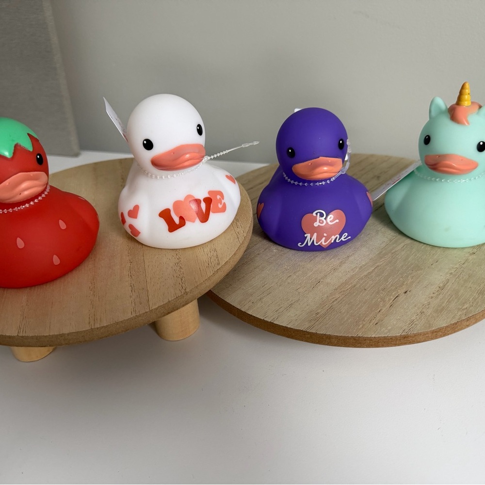 Target 2022 VALENTINES DAY Rubber Duck Set